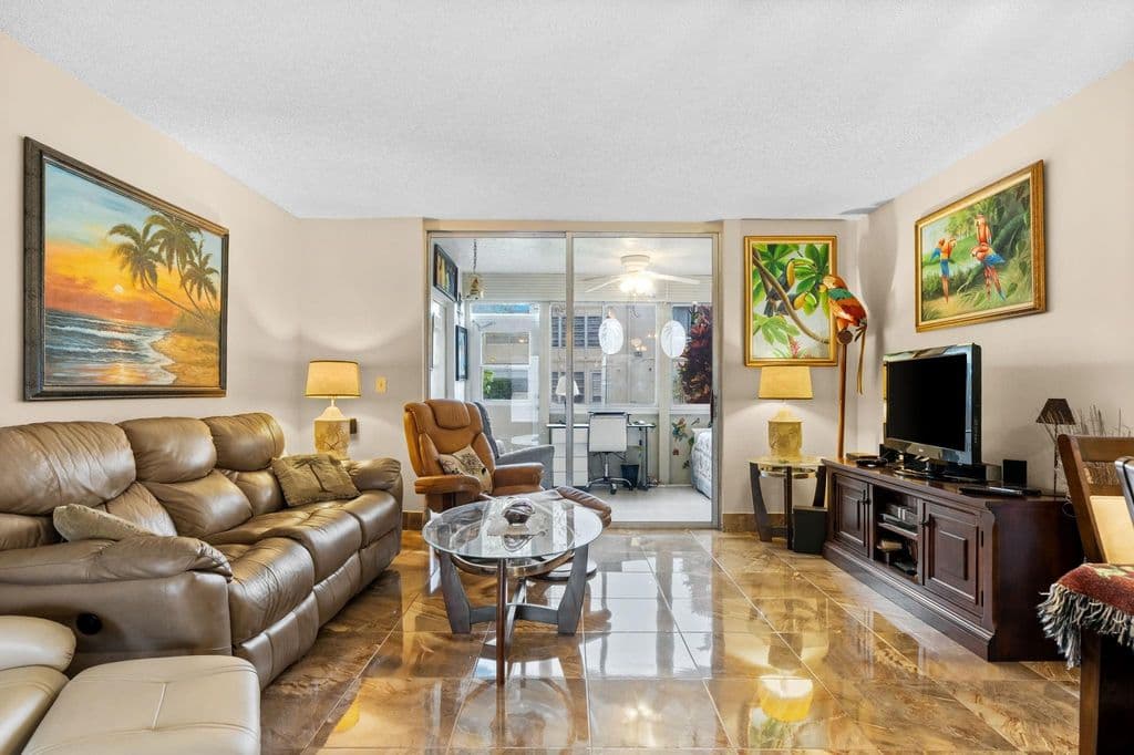 2-bedroom Condo — 10 Willowbrook Lane #108