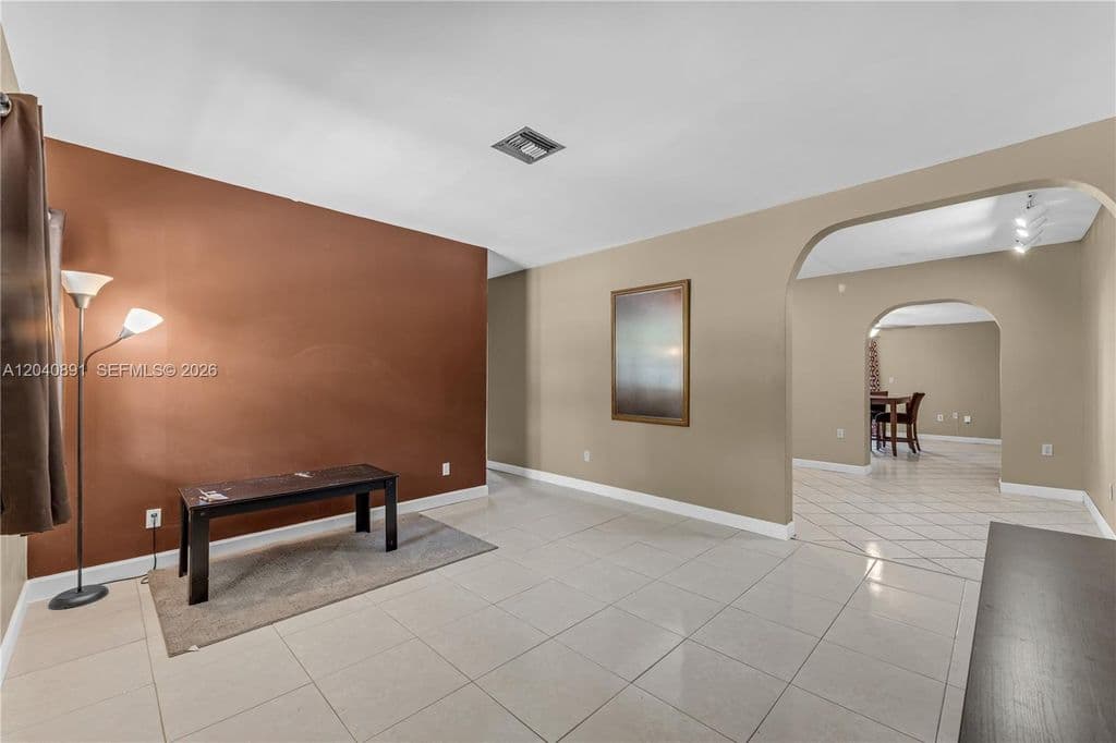 4+1 Müstakil ev — 6860 SW 18th St