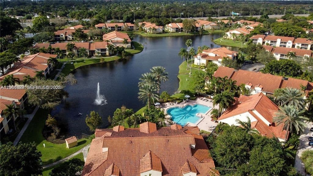 1-bedroom Condo — 1227 SW 46th Ave APT 304