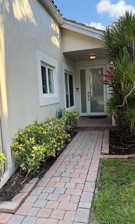 3-bedroom Single-Family Home — 6165 NW 77th Place