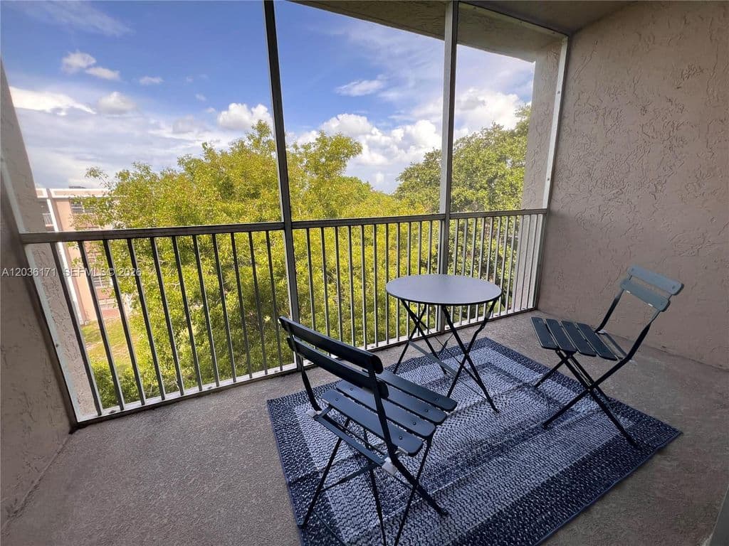 1+1 Condo — 1075 Riverside Dr APT 505