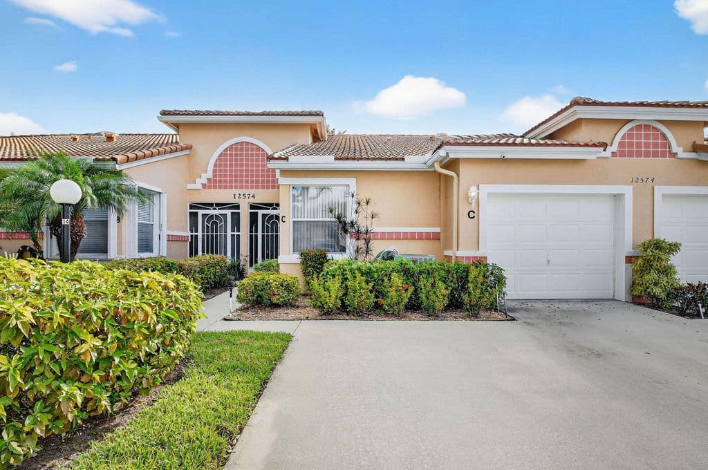 2+1 Condo — 12574 Crystal Pointe Drive #C