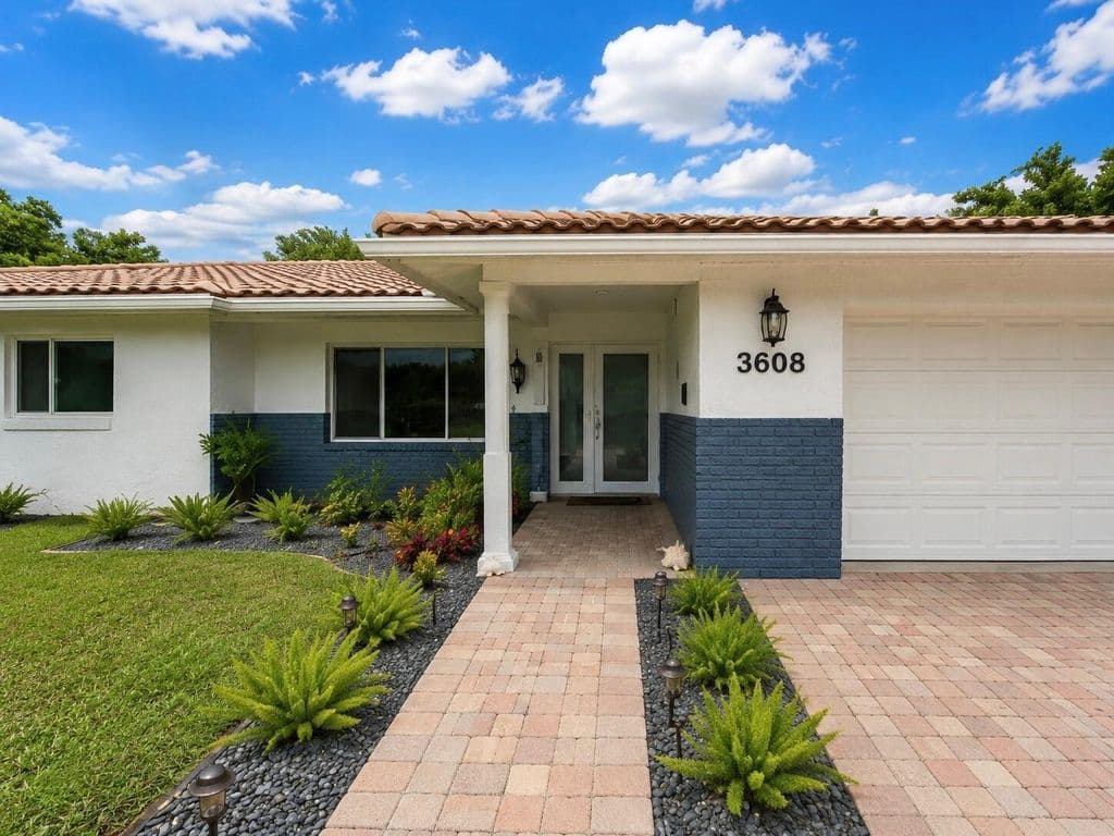 3+1 Müstakil ev — 3608 NW 82nd Avenue