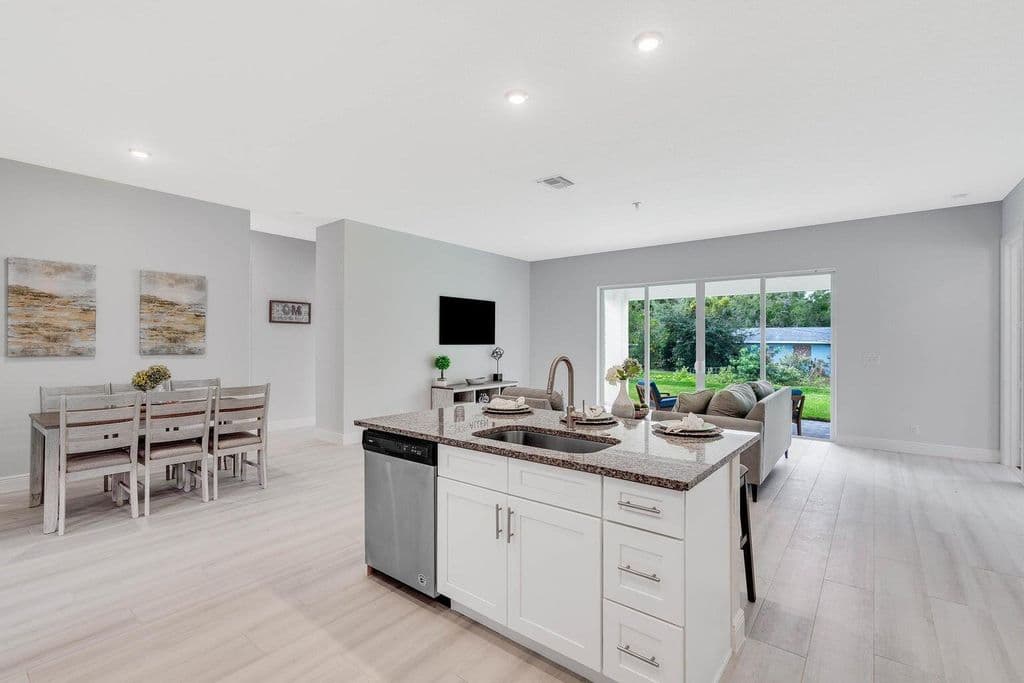 4-bedroom Single-Family Home — 13464 72nd Court N