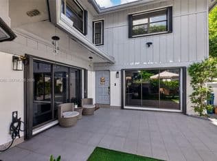 2-bedroom Townhouse — 9852 NW 52nd Ter, Doral, 33178