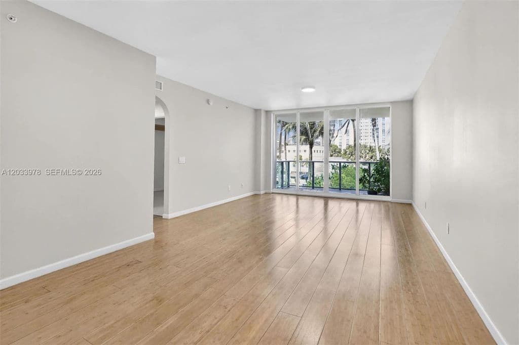 3+1 Condo — 3340 NE 190th St APT 402