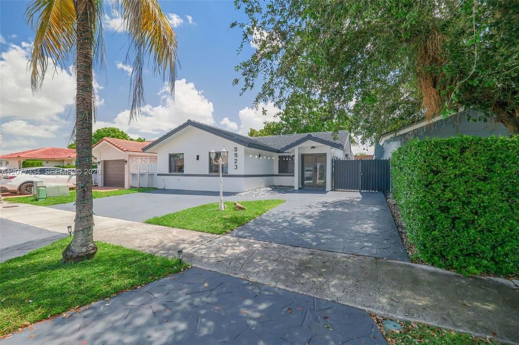 4+1 Müstakil ev — 5923 SW 147th Pl