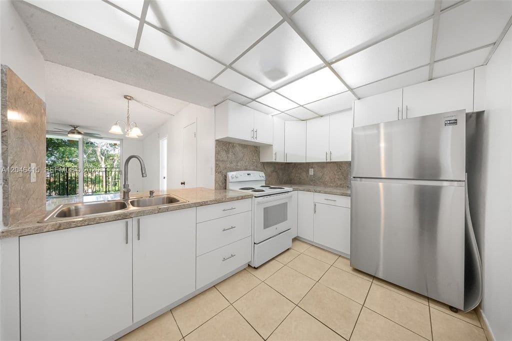 2+1 Condo — 14155 SW 87th St #404