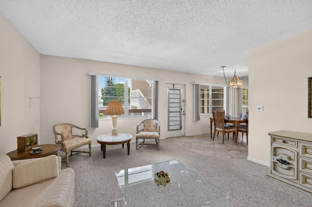 2-bedroom Condo — 2049 Ventnor O Crescent #2049