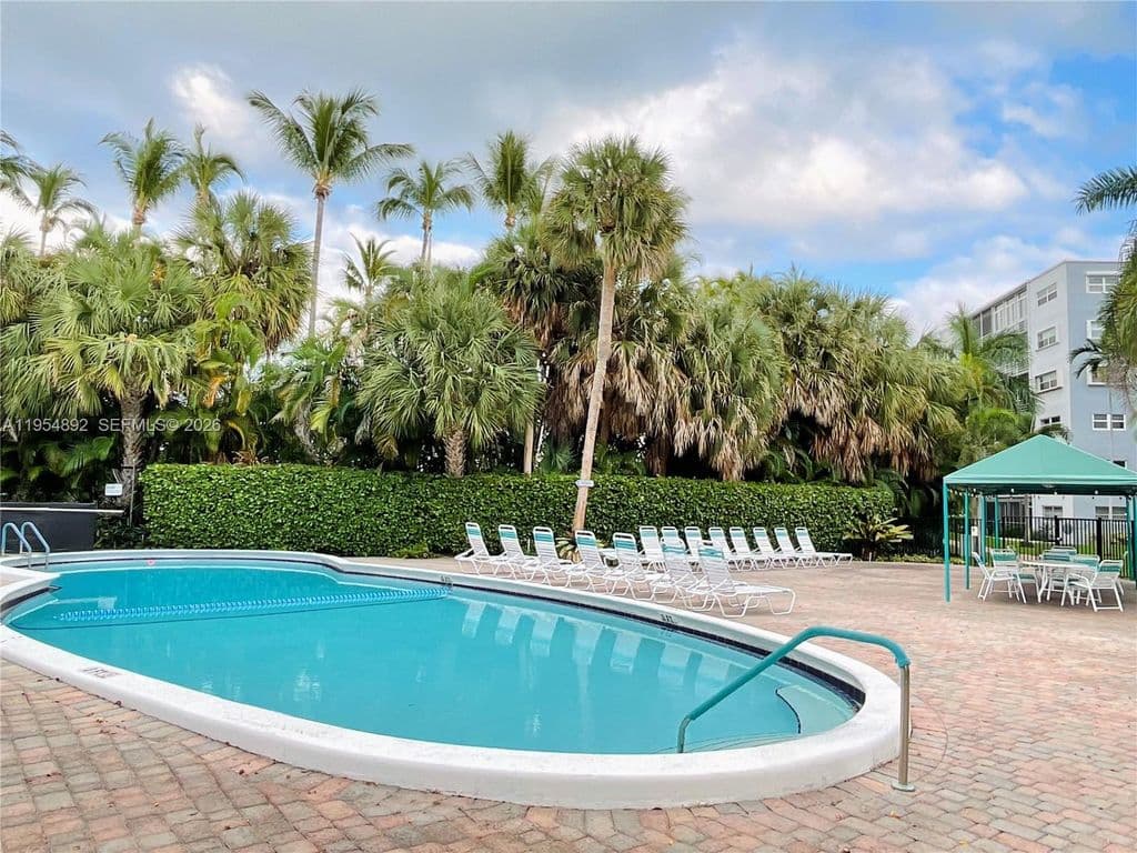 2+1 Condo — 1425 Atlantic Shores Blvd APT 209