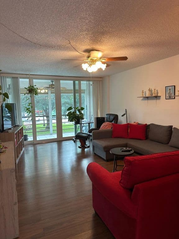 2-bedroom Condo — 115 Royal Pk Drive #2g