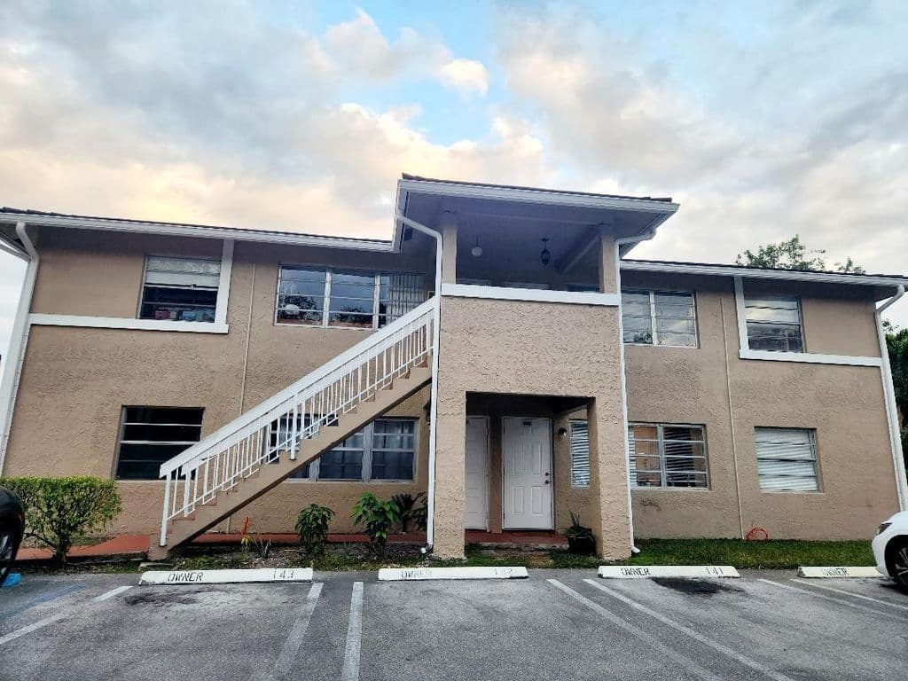 2+1 Condo — 10234 Twin Lakes Drive #16-d