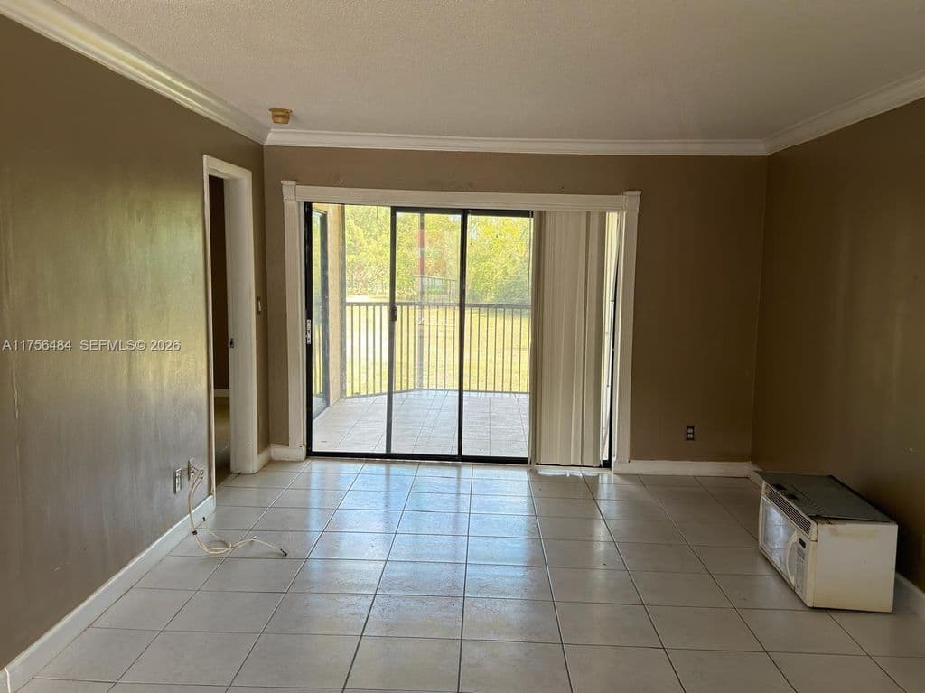 2-bedroom Condo — 3400 Foxcroft Rd APT 212