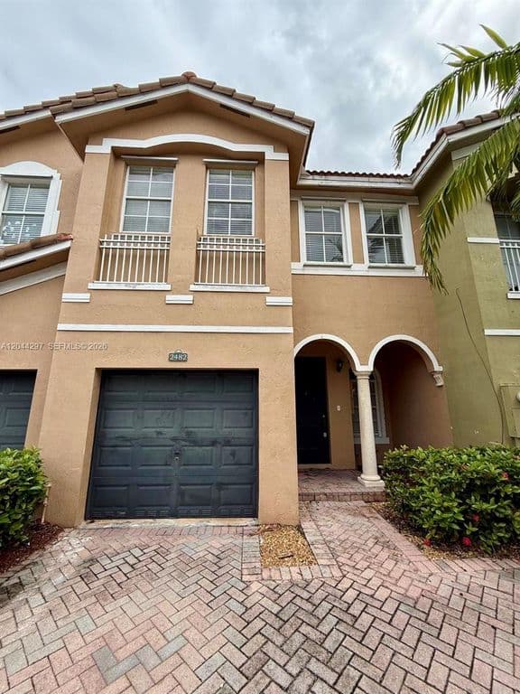 4+1 Mülk — 2482 SE 15th Ct