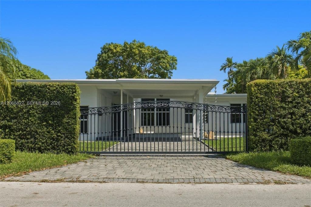 4+1 Müstakil ev — 1525 Calais Dr