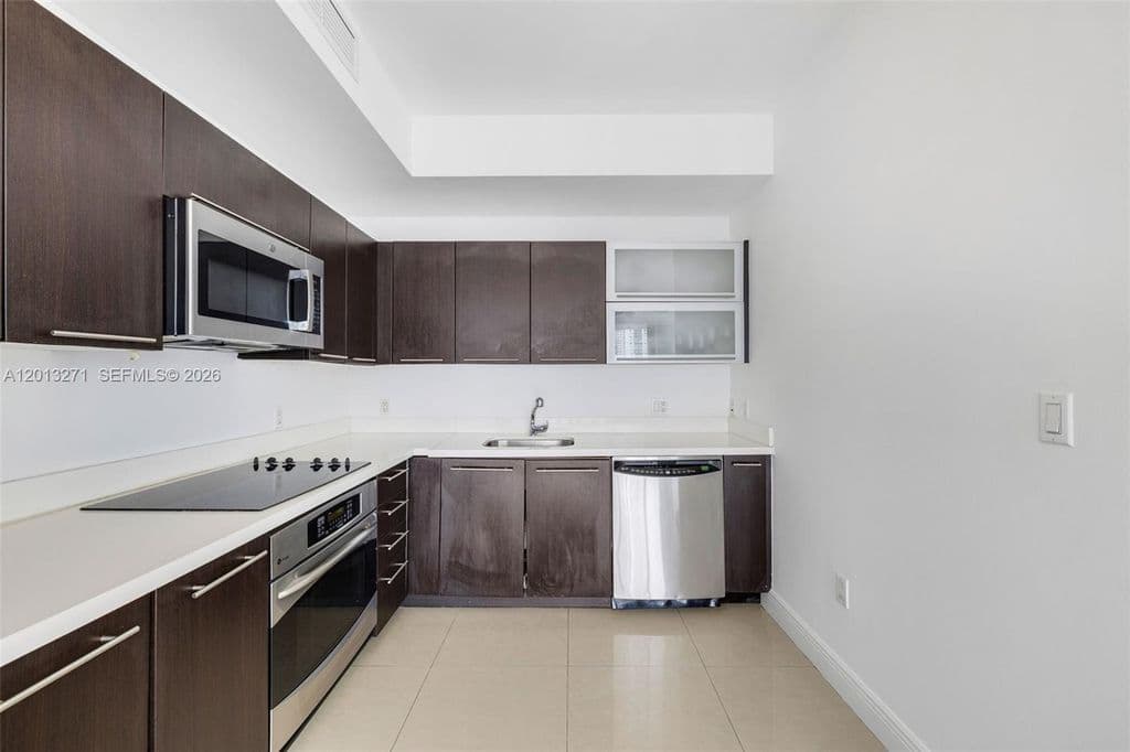 2-bedroom Condo — 90 SW 3rd St APT 2504