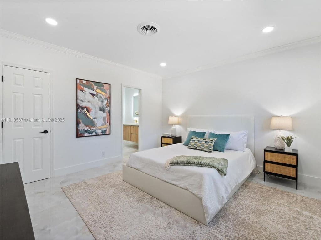 4+1 Müstakil ev — 2764 NE 35th St