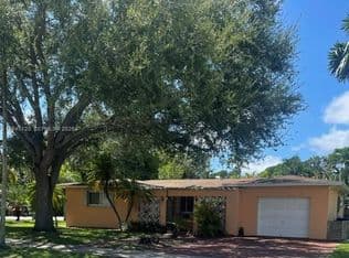 4+1 Müstakil ev — 5700 SW 45th Ter, Miami, 33155