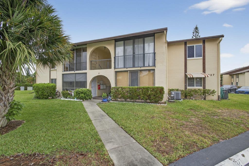 2+1 Condo — 327 Pine Ridge Circle #A-1