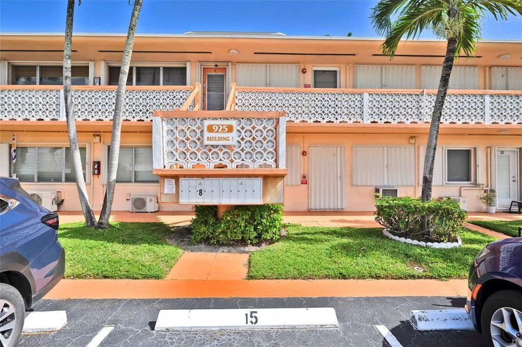 1+1 Condo — 925 SW 11th Avenue Unit j17