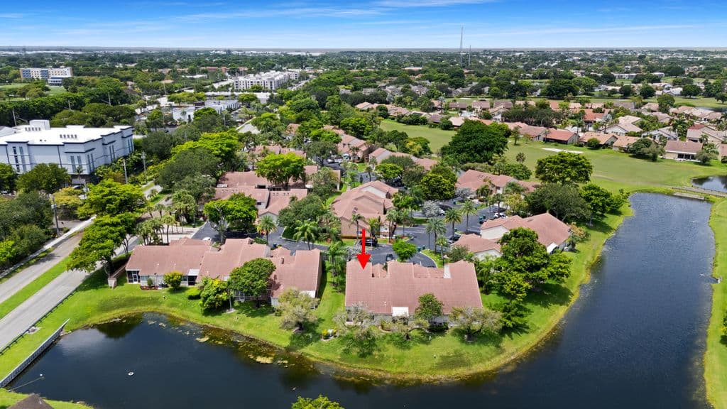 3+1 Mülk — 8211 NW 70th Street