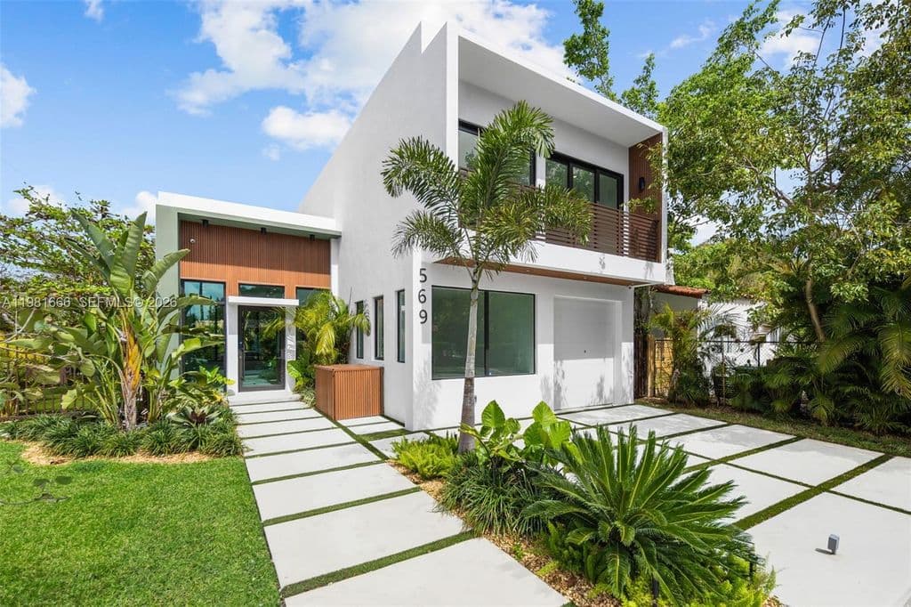5+1 Müstakil ev — 569 NW 44th St