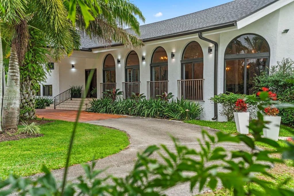5-bedroom Single-Family Home — 14875 SW 212th St