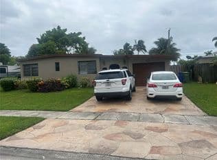 5+1 Müstakil ev — 5808 NW 20th St, Margate, 33063