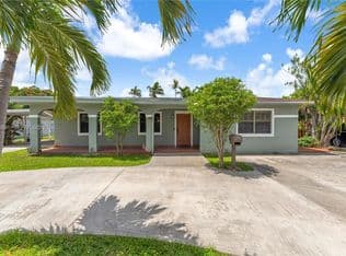 4+1 Müstakil ev — 6860 SW 18th St, Miami, 33155