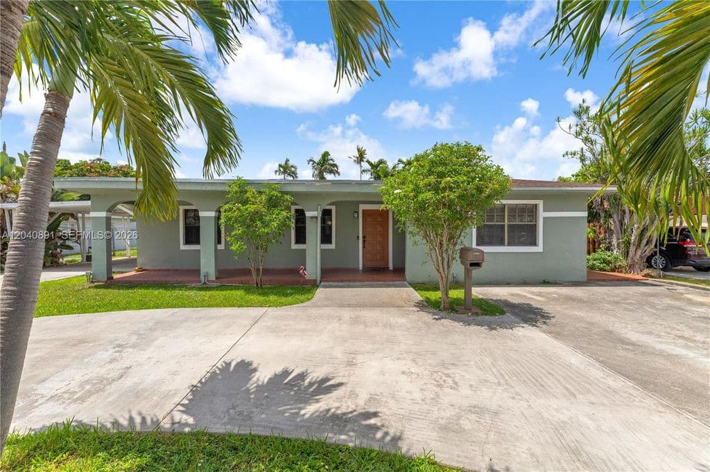 4+1 Müstakil ev — 6860 SW 18th St