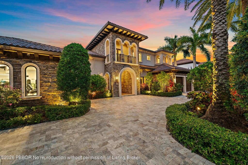 6-bedroom Single-Family Home — 636 Hermitage Cir