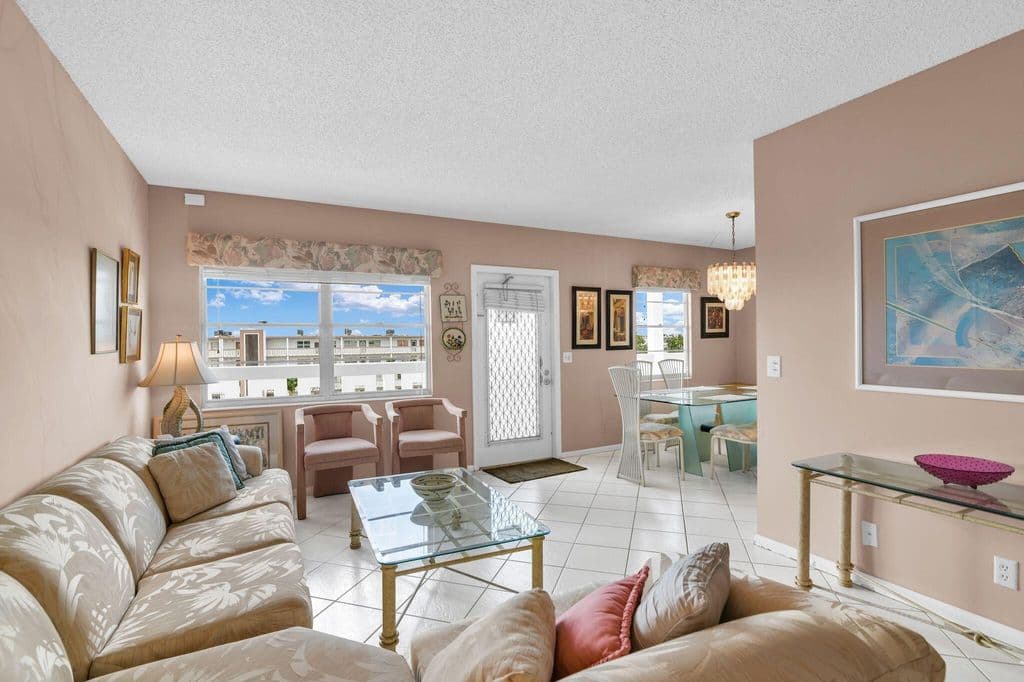 2-bedroom Condo — 4053 Wolverton C