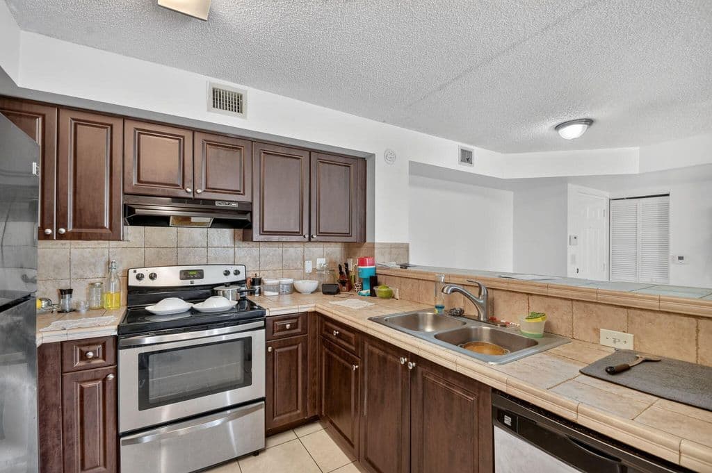 2+1 Condo — 1733 Village Boulevard #105