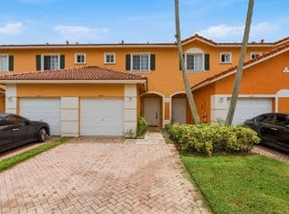 3-bedroom Townhouse — 460 PRINCESS Drive, Margate, 33068