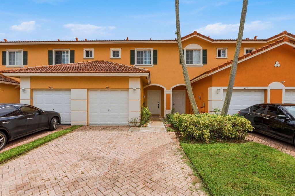 3-bedroom Property — 460 PRINCESS Drive