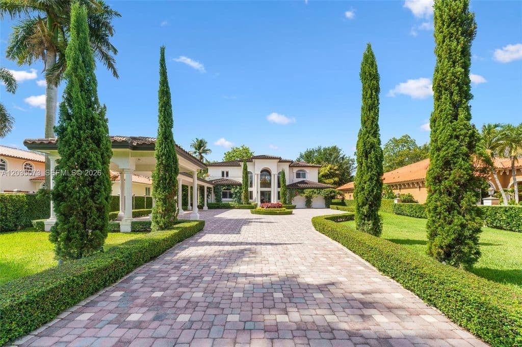 5-bedroom Single-Family Home — 13470 SW 32nd St