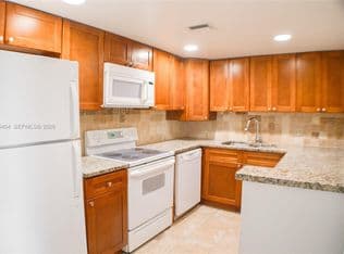 2-bedroom Condo — 733 SE 1st Way APT 206, Deerfield Beach, 33441