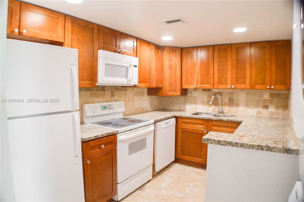 2-bedroom Condo — 733 SE 1st Way APT 206