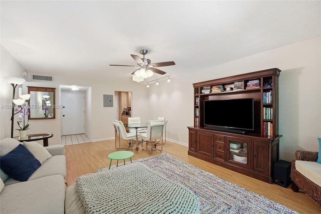 1+1 Condo — 1205 Mariposa Ave APT 403
