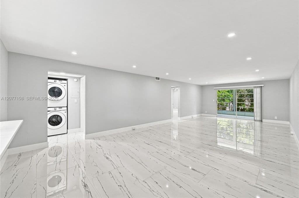 2-bedroom Condo — 3304 Aruba Way APT A2