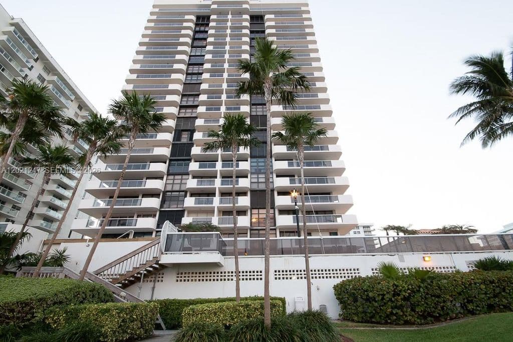 2+1 Condo — 5757 Collins Ave APT 703