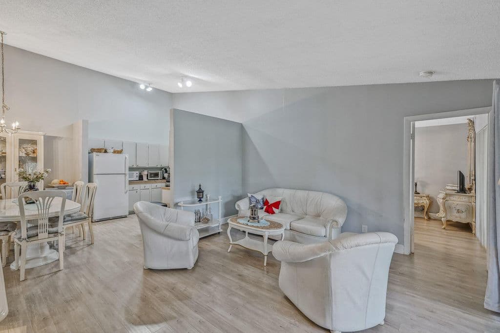2-bedroom Condo — 6544 Chasewood Drive #H