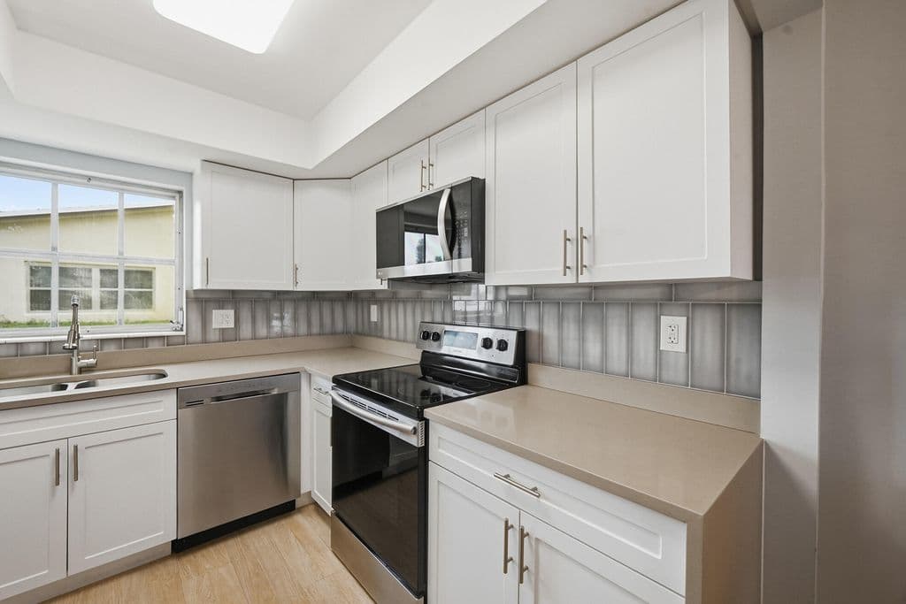 2+1 Condo — 2680 Barkley Drive E #C