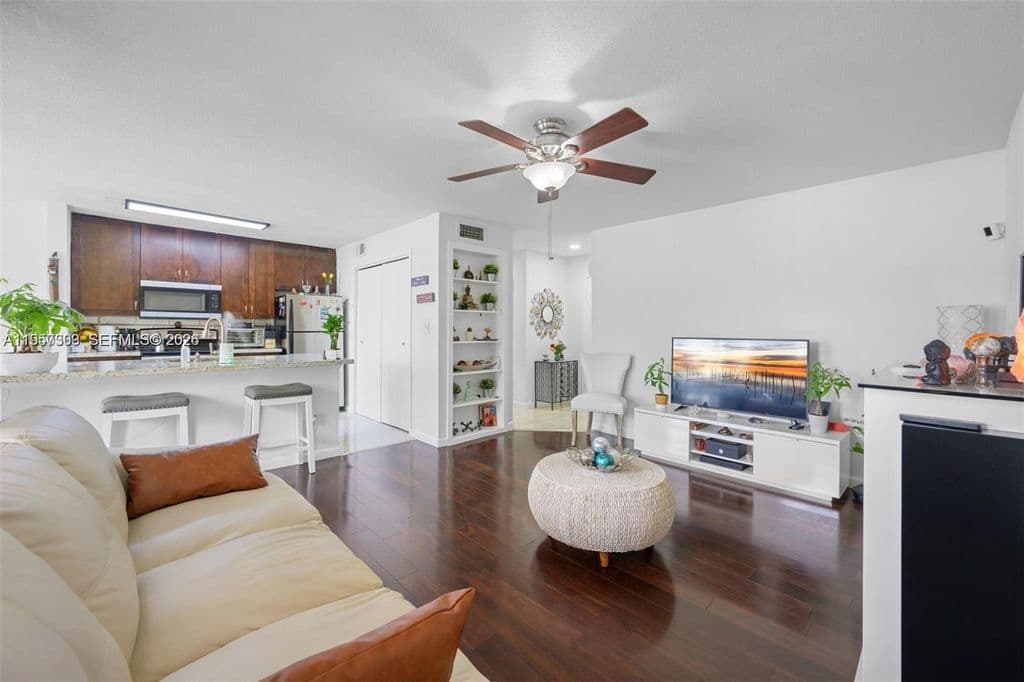 1+1 Condo — 777 Riverside Dr APT 1521