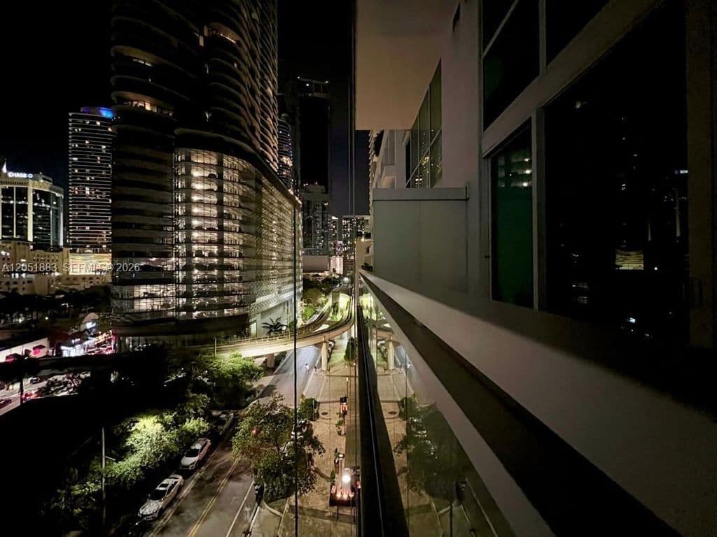 1-bedroom Condo — 1080 Brickell Ave Unit 703