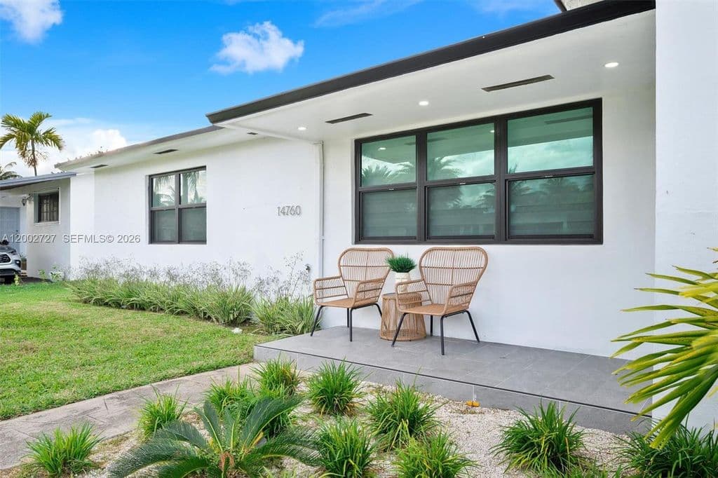 6-bedroom Single-Family Home — 14760 S Spur Dr