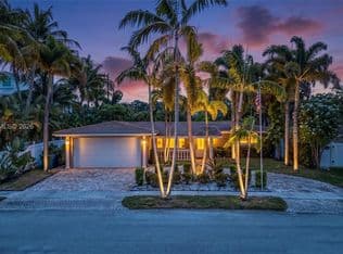 3+1 Müstakil ev — 2137 NE 61st Ct, Fort Lauderdale, 33308
