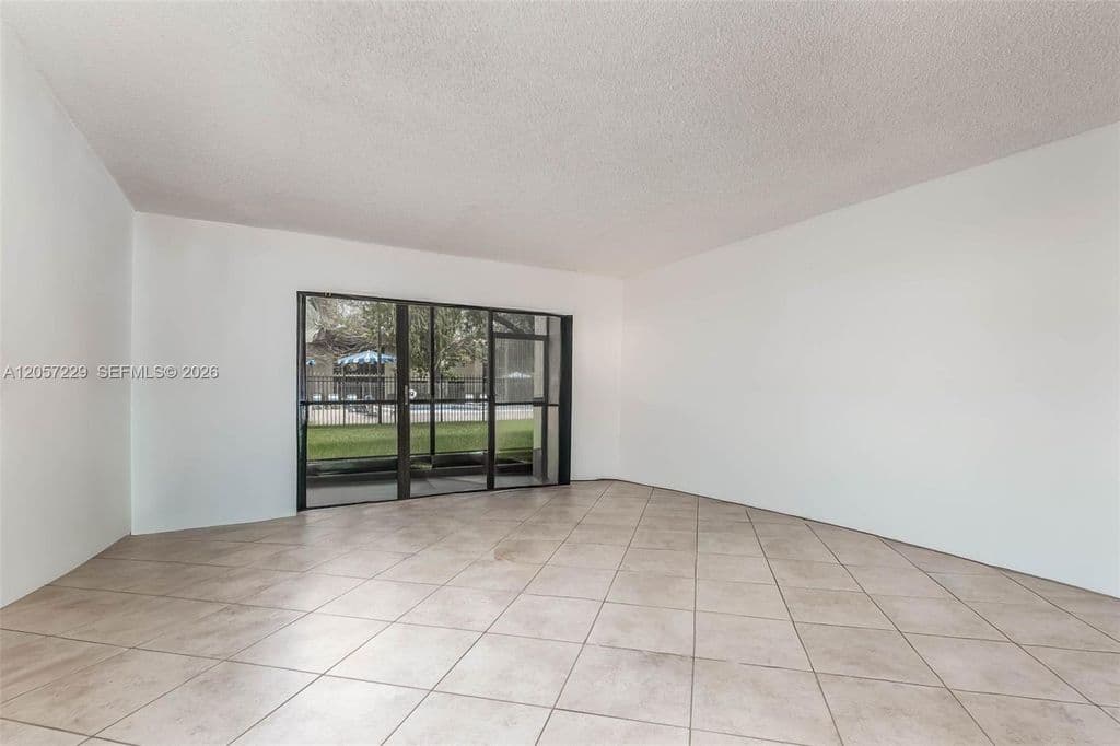 2-bedroom Condo — 325 Lakeview Dr APT 102