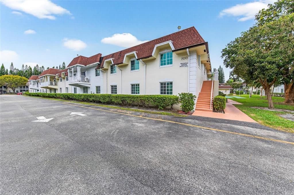 2+1 Condo — 700 SE 2ND Avenue #317