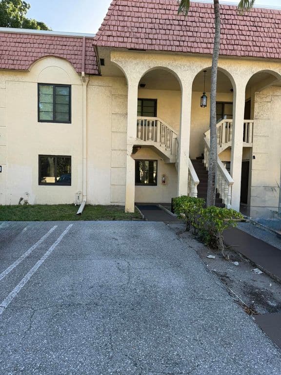 2-bedroom Condo — 140 S CYPRESS Road #111